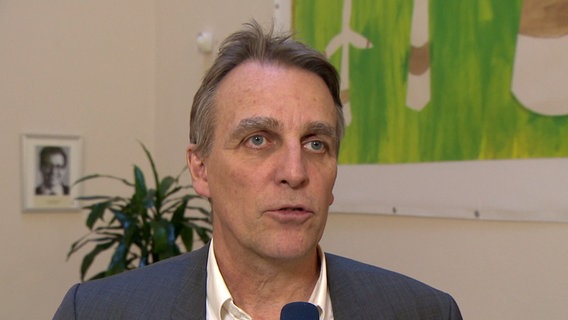 Niedersachsens Umweltminister Stefan Wenzel (Grüne) im Interview. © NDR Foto: Jan Starkebaum