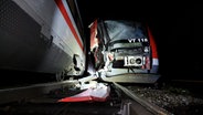 Ein ICE und eine Regionalbahn stehen nach einem Zugunfall nebeneinander. © TeleNewsNetwork 