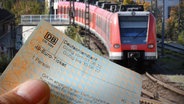 Eine Fotomontage zeigt das 49-Euro-Ticket vor einer S-Bahn. © picture alliance / SvenSimon | Frank Hoermann Foto: Frank Hoermann