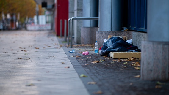 Der Schlafplatz eines Obdachlosen. © picture alliance / Wedel Kirchner-Media 