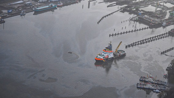 Luftaufnahme: Ölverschmutzung auf dem Nord-Ostsee-Kanal. © Havariekommando Foto: Havariekommando