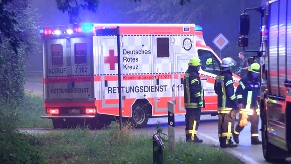 Ein Rettungswagen an einem Unfallort. © TeleNewsNetwork 