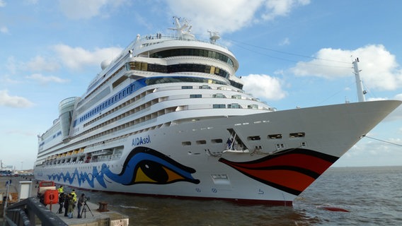 Kreuzfahrtschiff "AIDAsol" im Hafen in Emden © Online NDS Foto: Oliver Gressieker