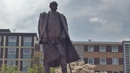 Das Denkmal steht auf dem Bismarck-Platz. © NDR Foto: Jutta Przygoda