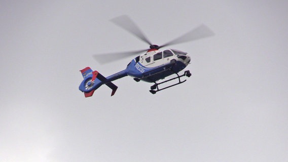 Ein Polizeihubschrauber in der Luft. © Nord-West-Media TV 