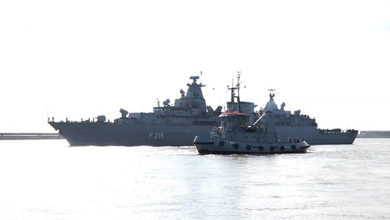 Die Fregatte "Brandenburg" verlässt den Hafen in Wilhelmshaven. © Nord-West-Media TV 