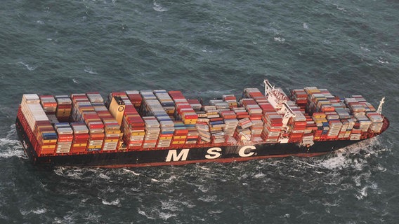 Die "MSC Zoe" Anfang Januar 2019 nach dem Verlust Hunderter Container in der Nordsee vor Borkum. © picture alliance/Havariekommando/dpa 