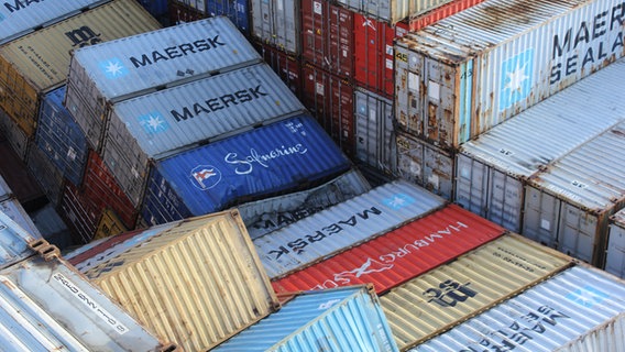 Beschädigte Container an Bord der MSC ZOE in Bremerhaven. © Havariekommando Foto: Havariekommando