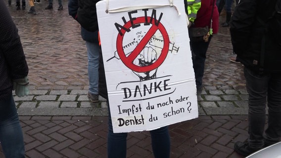Demonstration von Gegnern der Corona Regelungen in Cuxhaven. © NDR 