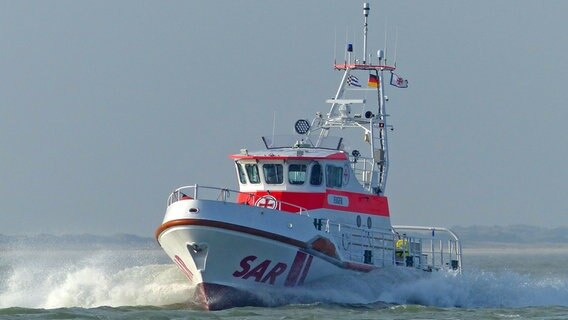 Seenotretter der DGzRS vor Norderney mit dem Seenotrettungskreuzer EUGEN unterwegs. © Deutsche Gesellschaft zur Rettung Schiffbrüchiger (DGzRS) 