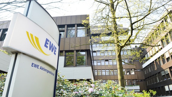 Der Haupteingang der EWE AG-Konzernzentrale in Oldenburg © picture alliance / dpa | Carmen Jaspersen Foto: Carmen Jaspersen