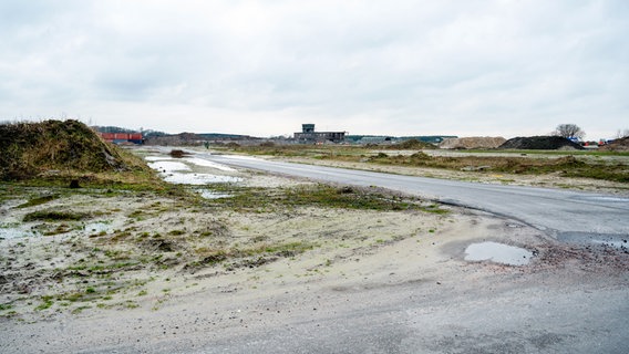 Eine Straße auf dem ehemaligen Fliegerhorst in Oldenburg. © picture alliance Foto: Hauke-Christian Dittrich