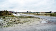 Eine Straße auf dem ehemaligen Fliegerhorst in Oldenburg. © picture alliance Foto: Hauke-Christian Dittrich
