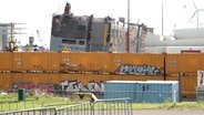Der havarierte Frachter "Fremantle Highway" liegt im Hafen von Eemshaven. © NonstopNews 