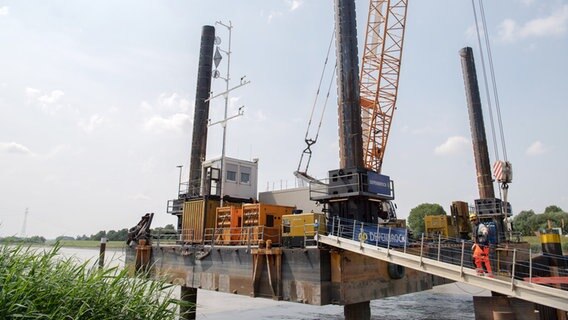 Weener: Die Baustelle der Friesenbrücke an der Ems. © dpa-Bildfunk Foto: Sina Schuldt