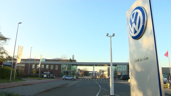 Eine Außenansicht des VW Werks Emden. © NDR 