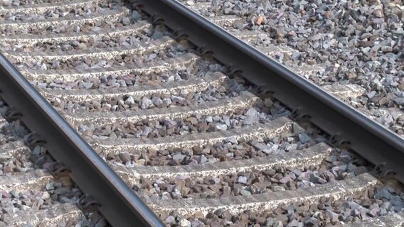 Das Gleisbett am Bahnhof Langwedel (Landkreis Verden) bei Sonnenschein. © TeleNewsNetwork 