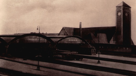 Eine historische Fotografie zeigt den Oldenburger Bahnhof im Jahr 1938. © Stadtmuseum Oldenburg 