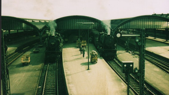 Eine historische Fotografie zeigt den Oldenburger Bahnhof. © Stadtmuseum Oldenburg 
