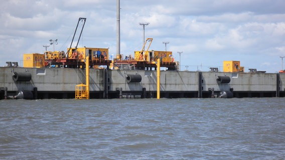 Spundwand des JadeWeserPorts in Wilhelmshaven. © NDR Foto: Christina Gerlach