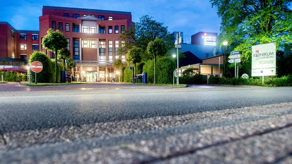 Blick auf das Klinikum Oldenburg. © dpa-Bildfunk Foto: Hauke-Christian Dittrich