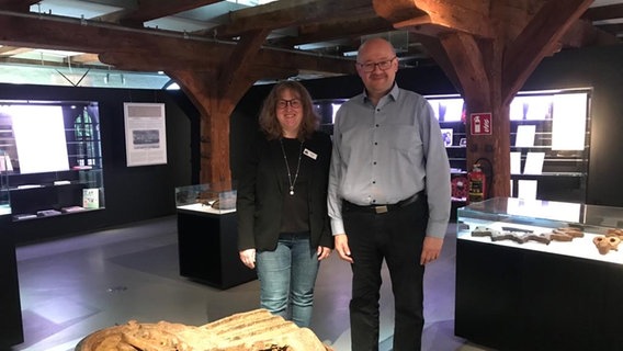 Debbie Bülau und Mistreiter Frank Hoferichter im Schwedenspeicher in Stade. Debbie Bülau und Mistreiter Frank Hoferichter im Schwedenspeicher in Stade. © NDR