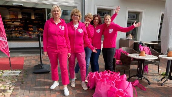 Die Landfrauen Berit Behrends, Bianca Janssen, Alke Luers, Birgitt Kampen-Neumann, Ann-Cathrin Cramer © Ingrid Bohlje 