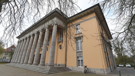 Das Gebäude der Polizeidirektion Oldenburg in der Außenansicht. Das Gebäude der Polizeidirektion Oldenburg in der Außenansicht. © dpa - Bildfunk Foto: Carmen Jaspersen