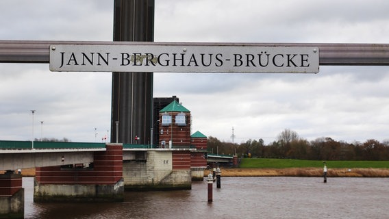 Die Jann-Berghaus-Brücke in Leer © NDR Foto: Joop Wösten