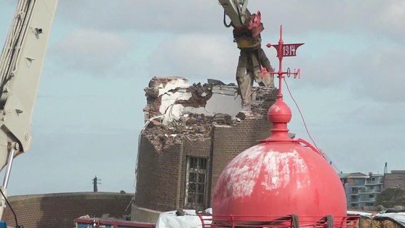 Der schiefe Leuchtturm in Bremerhaven ist komplett abgerissen. © Radio Bremen | buten un binnen 