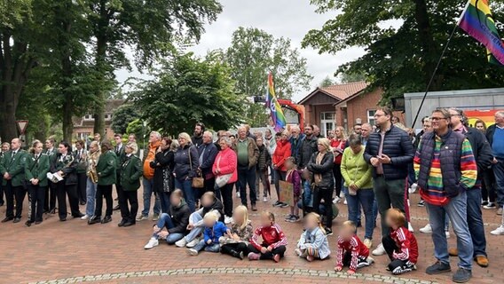Demonstration in Löningen gegen Rechtsextremismus. © NDR Foto: Anna Schlieter-Bley