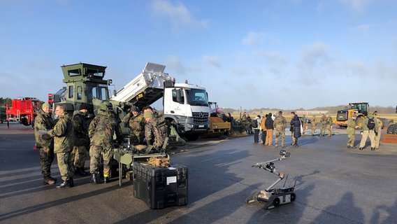 Soldaten des Objektschutzregiment der Luftwaffe Friesland auf dem Flughafen Upjever © NDR Foto: Jutta Przygoda