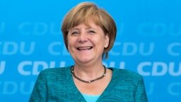 Angela Merkel auf einer Bühne auf Borkum. Angela Merkel auf einer Bühne auf Borkum. © picture alliance / dpa Foto: Joerg Sarbach
