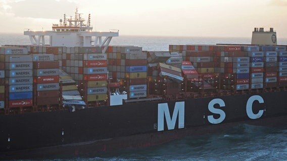 Dieses Schiff hat Container in der Nordsee verloren © picture alliance/Havariekommando/dpa 