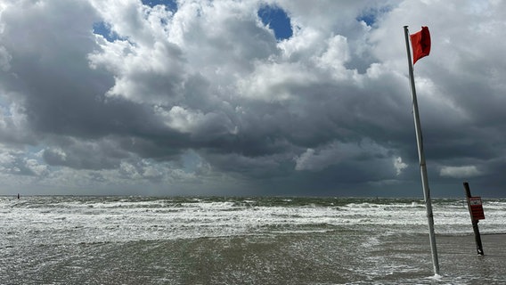 Sturm am Strand von Norderney © NDR Foto: Sinja Schütte