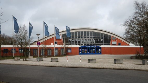 Blick auf die Nordseehalle in Emden. © wikimedia commons 