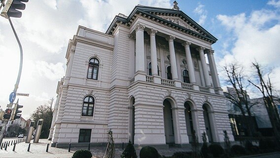 Blick auf das im italienischen Renaissancestil gebaute Oldenburgische Staatstheater. © NDR Foto: Julius Matuschik