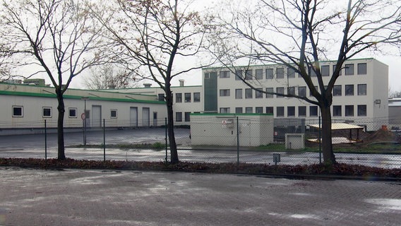 Ein Schlachthof von außen. © NDR 