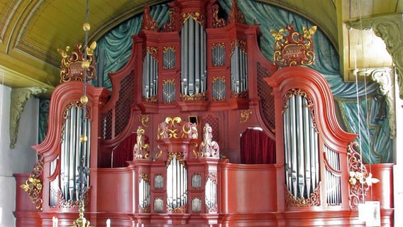 Die Schnitger Orgel der Weener Kirche. © Elly Kooiman, http://ellykooiman.com Foto: Elly Kooiman