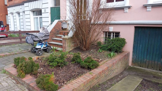 Ein Schottergarten befindet sich vor dem Haus der Familie König. © Ökowerk Emden 