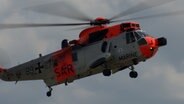 Der Marinehubschrauber "Sea King" beim Landanflug auf den Marinestützpunkt in Nordholz. © NDR 