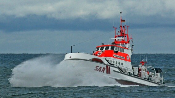 Der Seenotrettungskreuzer "Bernhard Gruben" auf hoher See © Deutsche Gesellschaft zur Rettung Schiffbrüchiger (DGzRS) 