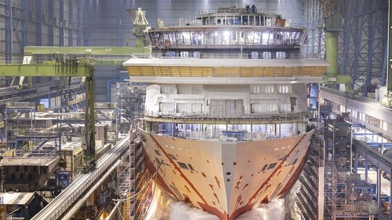 Das Kreuzfahrtschiff "Silver Nova" wird in der Meyer Werft in Papenburg gebaut. © Meyer Werft 