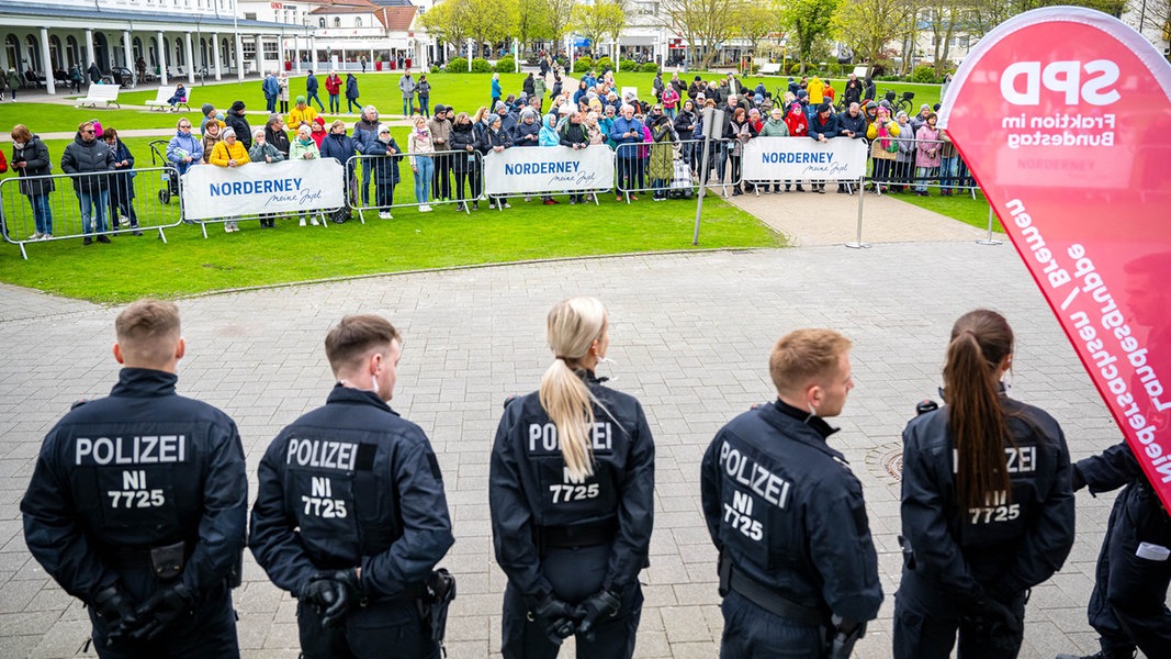 Wiec w Norderney: Ogromna obecność policji chroniąca kierownictwo SPD |  NDR.de – Aktualności – Dolna Saksonia