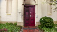 Die Synagoge der jüdischen Gemeinde Oldenburg nach einem Brandanschlag © NDR 
