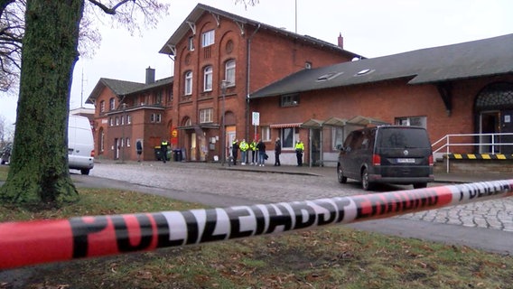 Der Bahnhof in Twistringen ist von der Polizei abgesperrt. © Nord-West-Media TV 