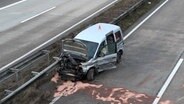 Das Bild zeigt eine Unfallstelle auf der A27. © NonstopNews 