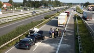 Drei Pkw stehen nach einem Unfall auf der A27. © Nord-West-Media TV 