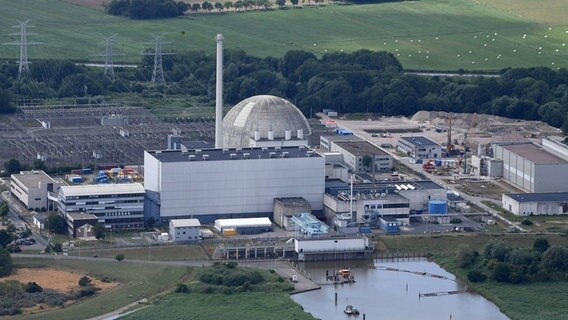 Das ehemalige Atomkraftwerk Unterweser auf einer Luftaufnahme. © dpa - Bildfunk Foto: Carmen Jaspersen