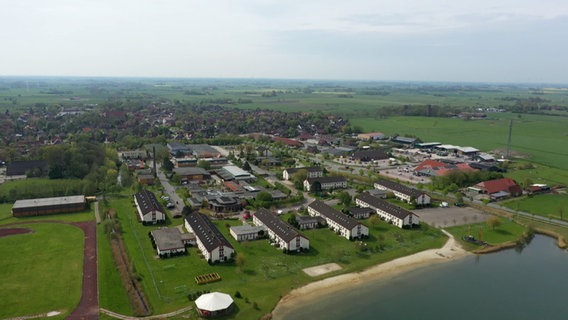 Das "Dorf Wangerland" von oben. © NDR 